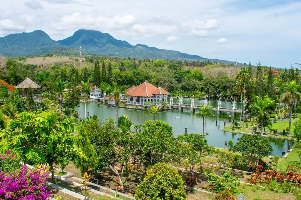 Private driver tour to Taman Ujung Water Palace Bali